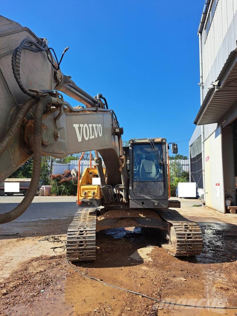 Volvo Penta EC220E 중형굴삭기 7톤-28톤