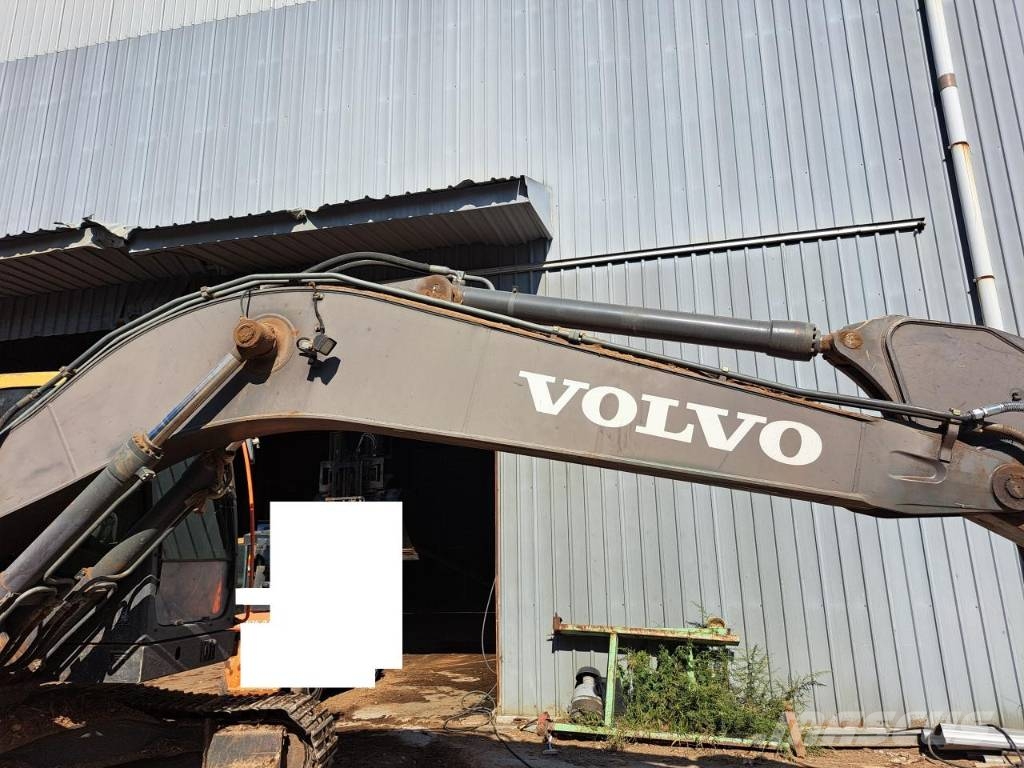 Volvo Penta EC220E 중형굴삭기 7톤-28톤