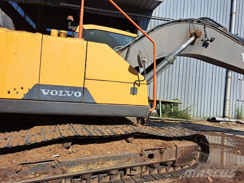 Volvo Penta EC220E 중형굴삭기 7톤-28톤