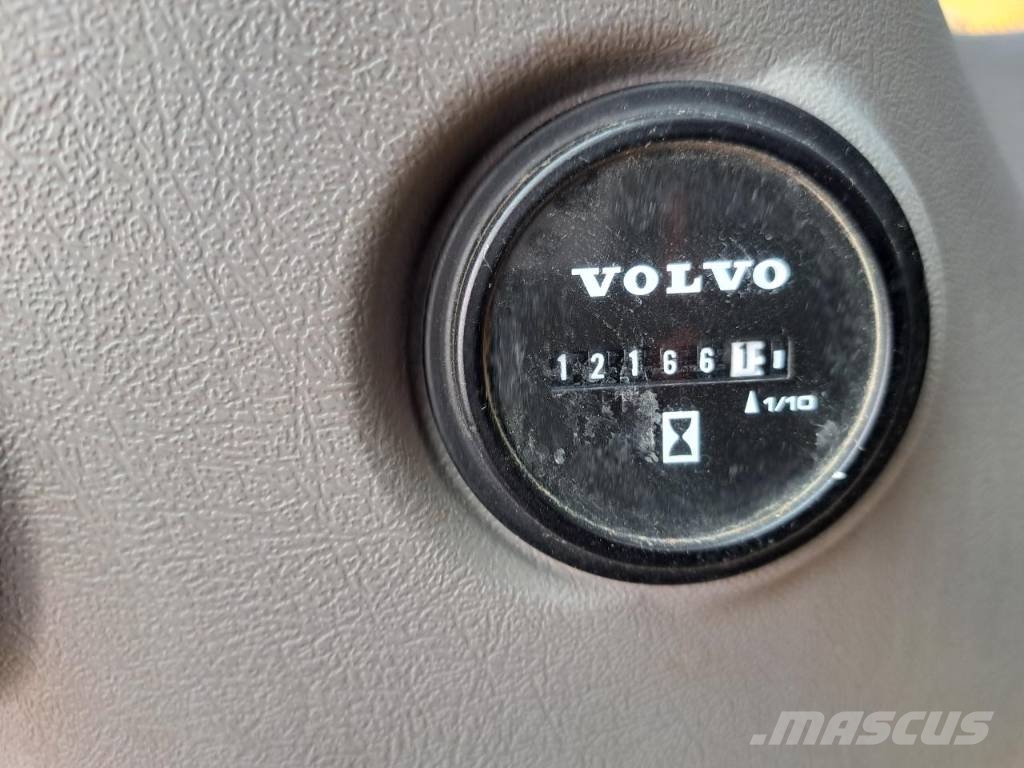 Volvo Penta EC220E 중형굴삭기 7톤-28톤