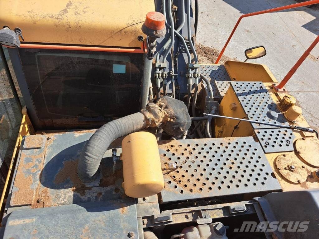 Volvo Penta EC220E 중형굴삭기 7톤-28톤