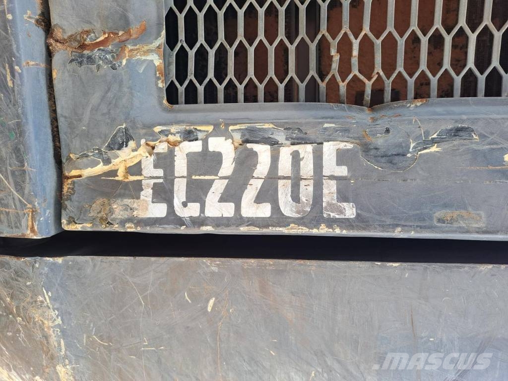 Volvo Penta EC220E 중형굴삭기 7톤-28톤