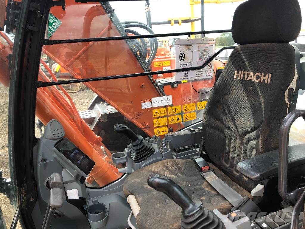 Hitachi ZX 135 US-7 Roomikekskavaatorid