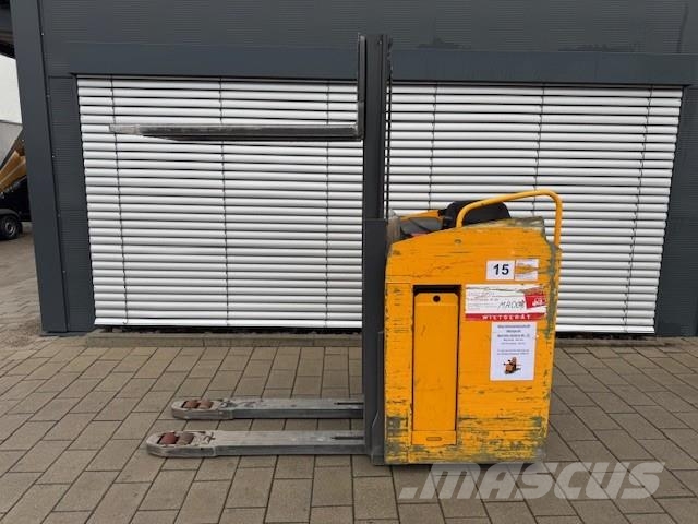 Jungheinrich ESD 220 Stand-in stackers
