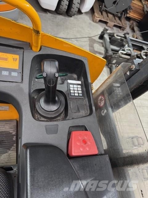 Jungheinrich ESD 220 Stand-in stackers