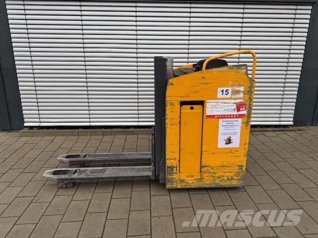 Jungheinrich ESD 220 Stand-in stackers