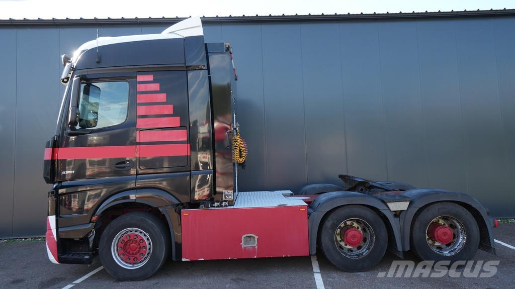 Mercedes-Benz Actros 3351 6x4 tractor unit 360.700km Cavalos mecânicos