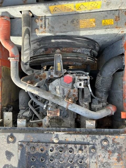 Hitachi ZX 210 LC-5B حفارات زحافة