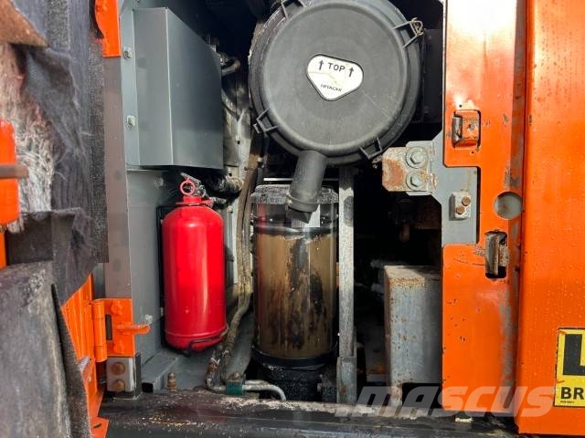 Hitachi ZX 210 LC-5B حفارات زحافة