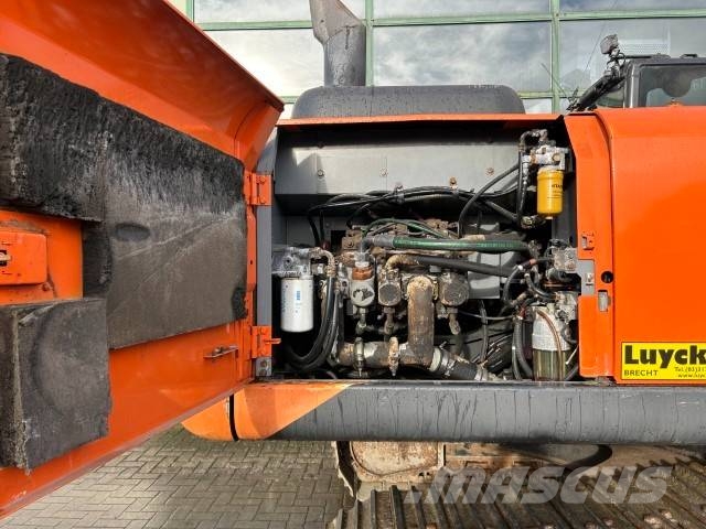 Hitachi ZX 210 LC-5B حفارات زحافة