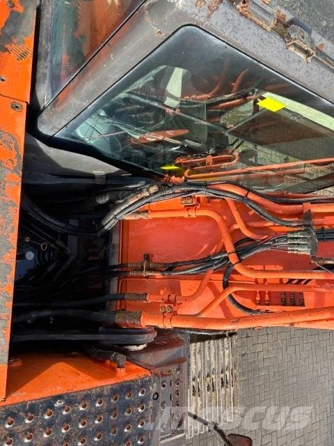 Hitachi ZX 210 LC-5B حفارات زحافة