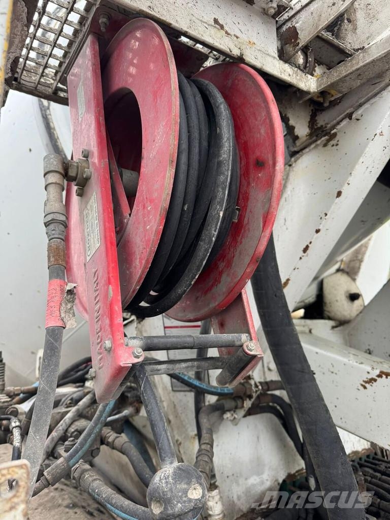 Putzmeister PUMI 24 on Mercedes Actros Betonpumpen