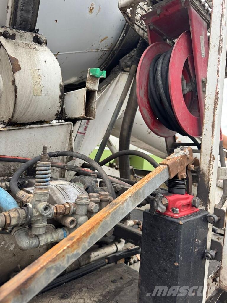 Putzmeister PUMI 24 on Mercedes Actros Betonpumpen