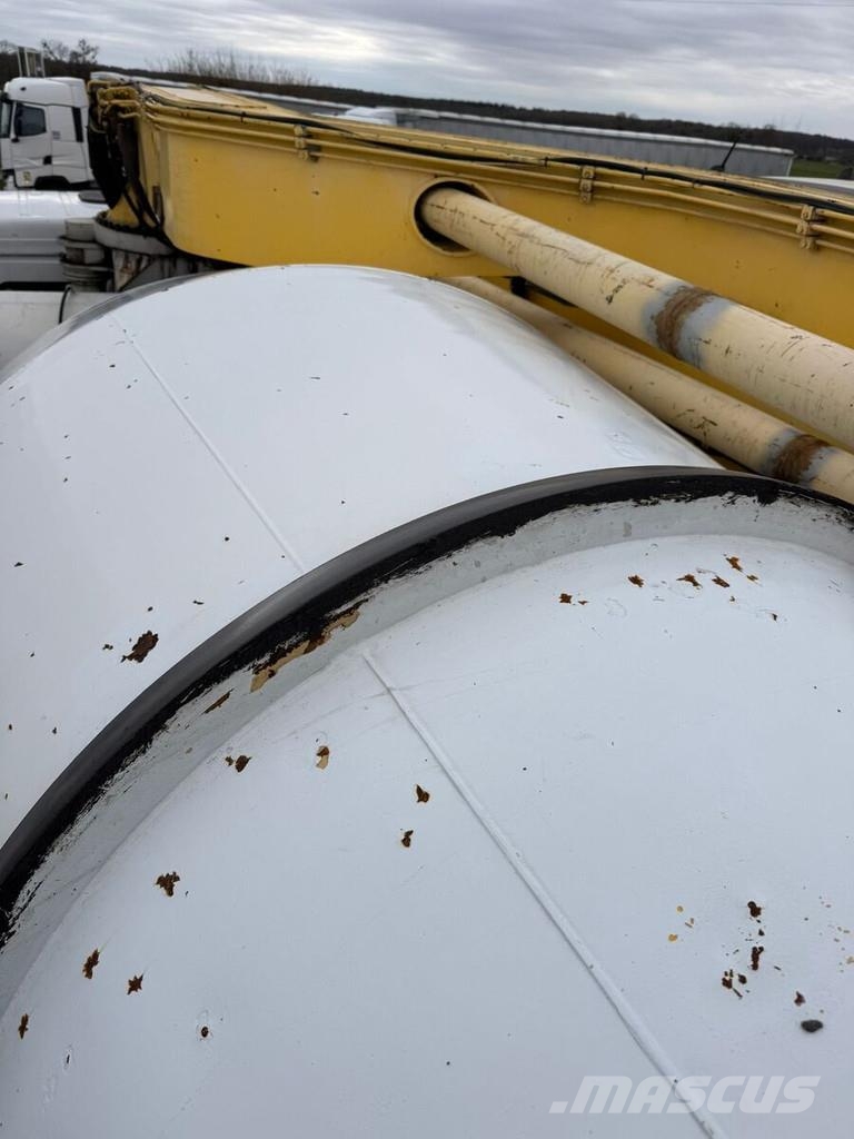 Putzmeister PUMI 24 on Mercedes Actros Betonpumpen