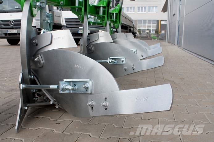Bomet U064/1 3+1 reversible plough LEO / pług obrotowy Reversible ploughs