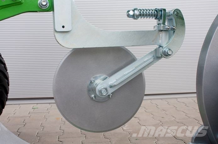 Bomet U064/1 3+1 reversible plough LEO / pług obrotowy Reversible ploughs