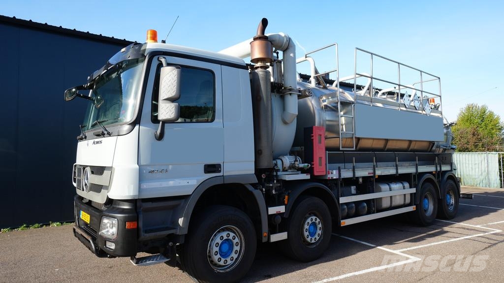 Mercedes-Benz ACTROS 4141 8x4 vacuum truck 246.500km Kolkenzuigers