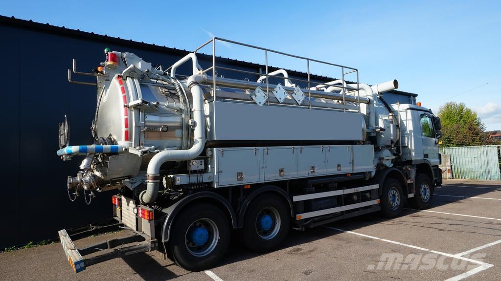 Mercedes-Benz ACTROS 4141 8x4 vacuum truck 246.500km Kolkenzuigers