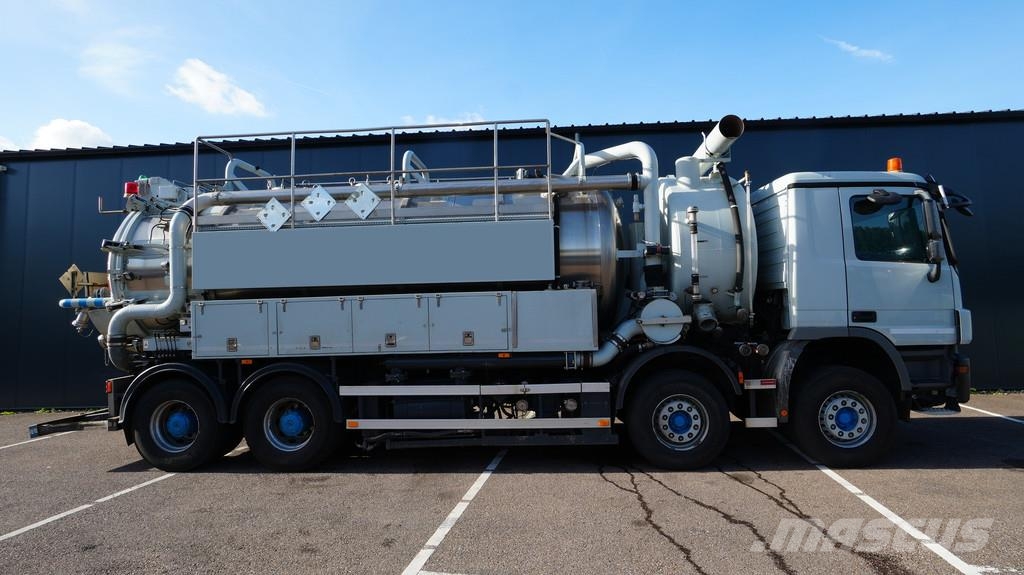 Mercedes-Benz ACTROS 4144 8x4 vacuum truck 246.500km Vaakumautod