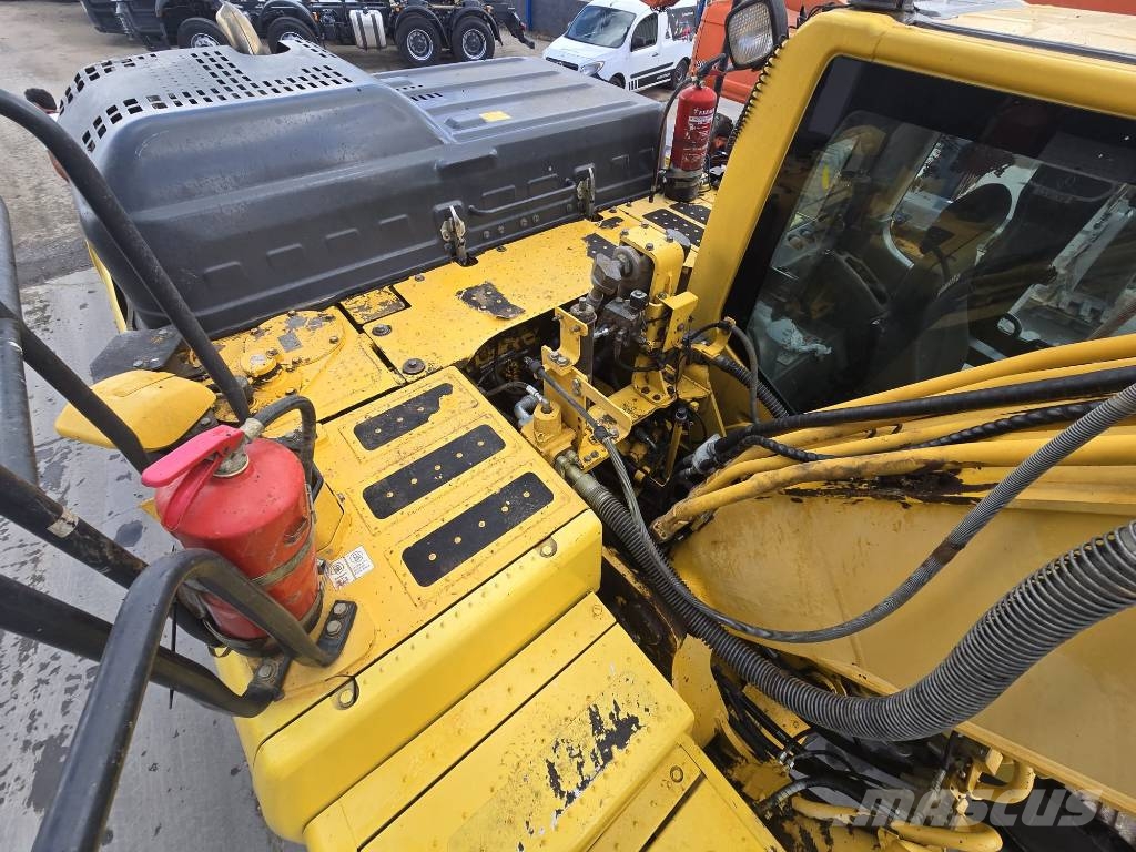 Komatsu PC 210 LC-11 Гусеничні екскаватори