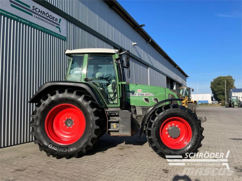 Fendt 714 VARIO الجرارات