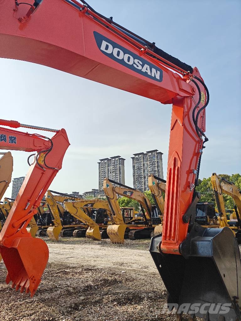 Doosan DX300LC-9C Roomikekskavaatorid