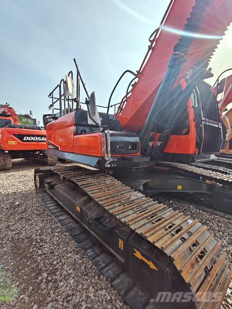 Doosan DX300LC-9C Roomikekskavaatorid