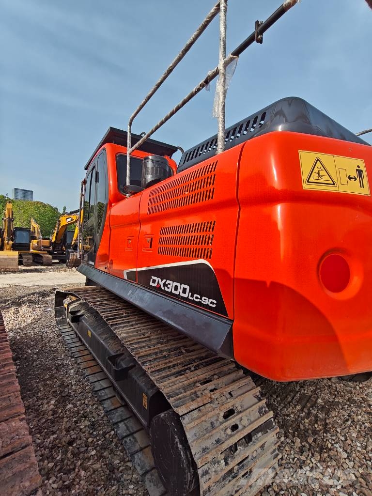 Doosan DX300LC-9C Roomikekskavaatorid