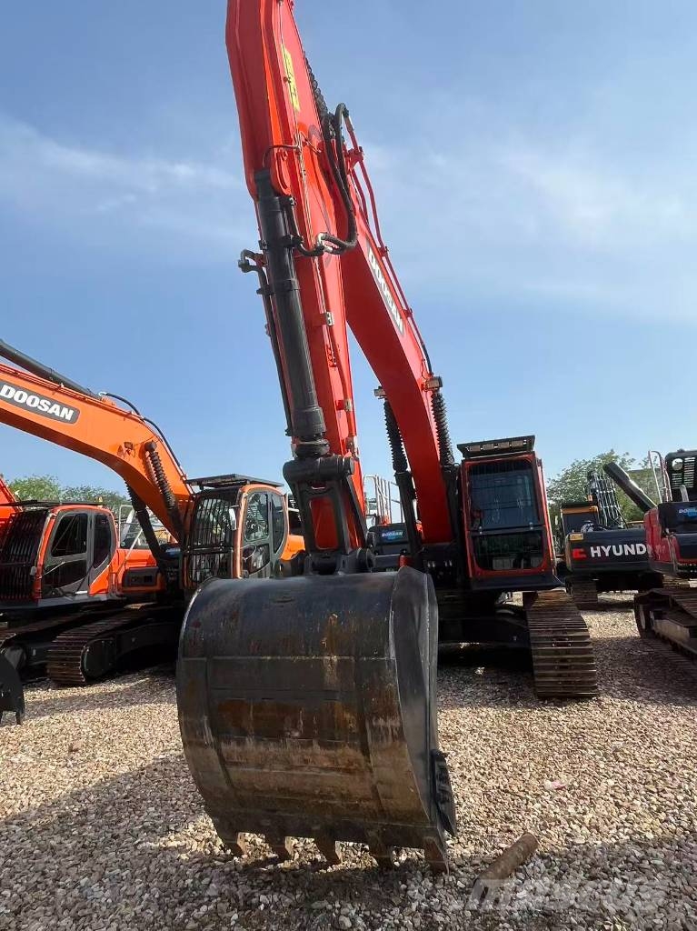 Doosan DX300LC-9C Roomikekskavaatorid