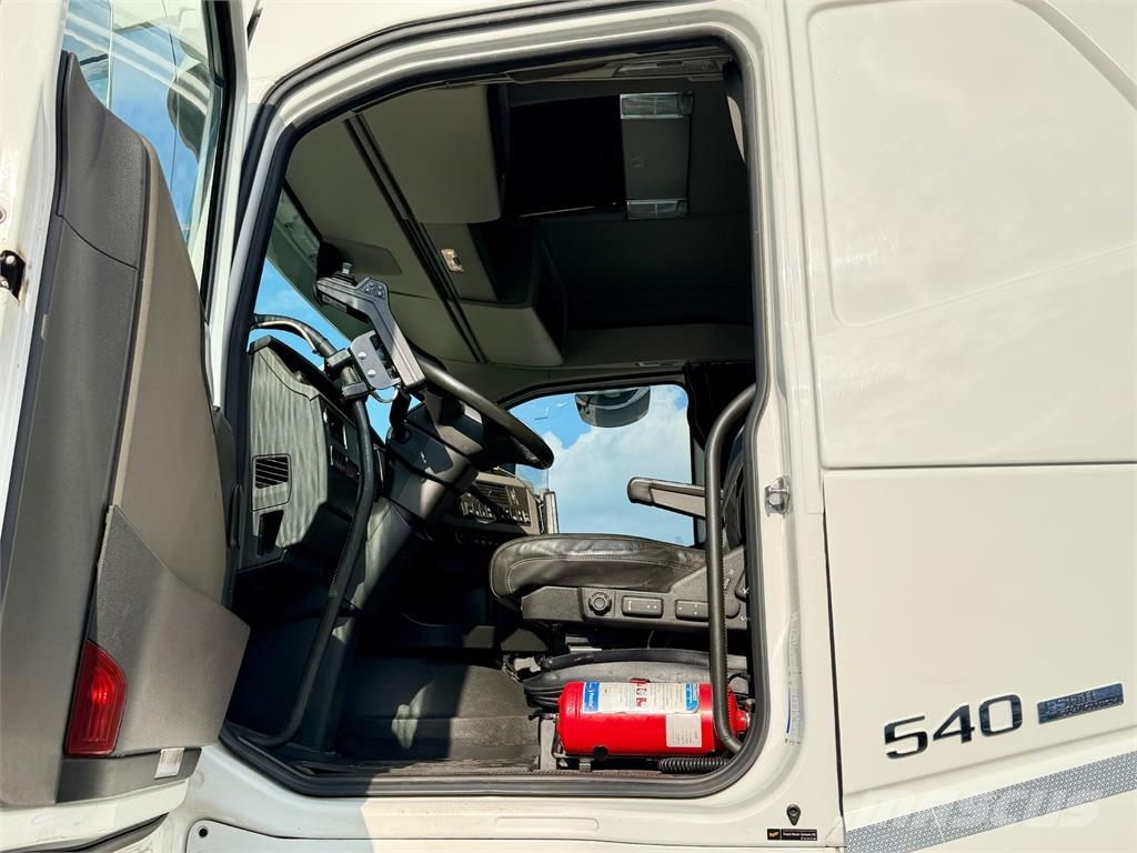 Volvo FH540 8x4*4 Camiones polibrazo