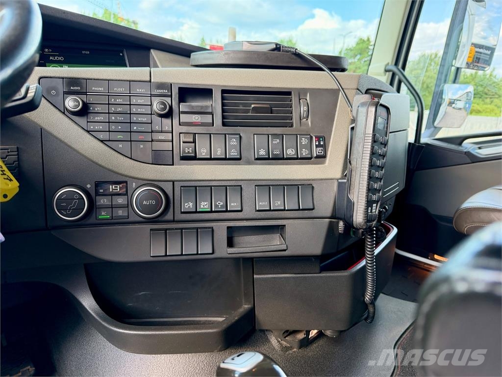 Volvo FH540 8x4*4 Camiones polibrazo