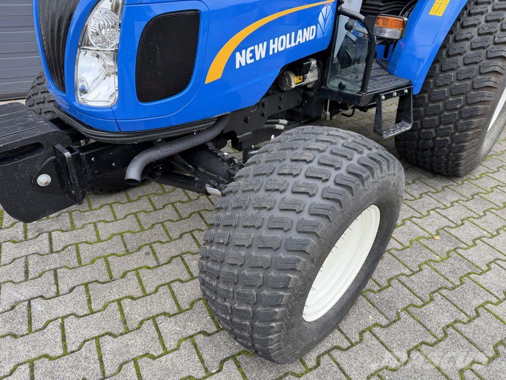 New Holland Boomer 50 جرارات مدمجة