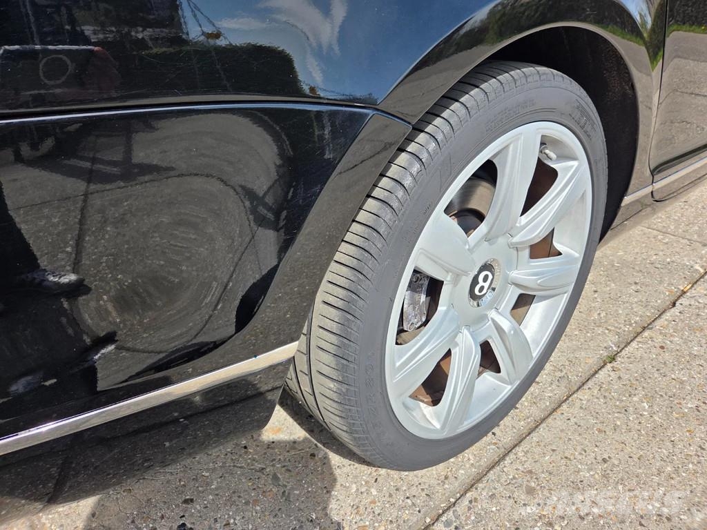 Bentley Continental Flying Spur 6.0 W12 PKWs