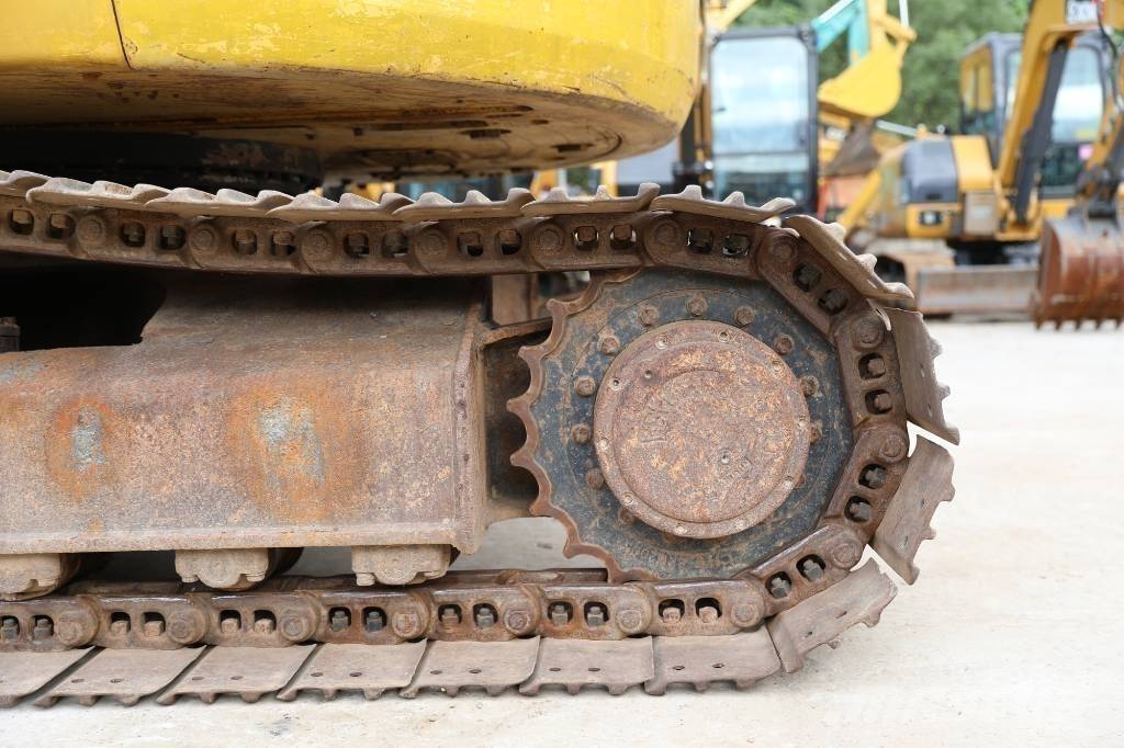 Komatsu PC 128 US Midi bagri 7t – 12t