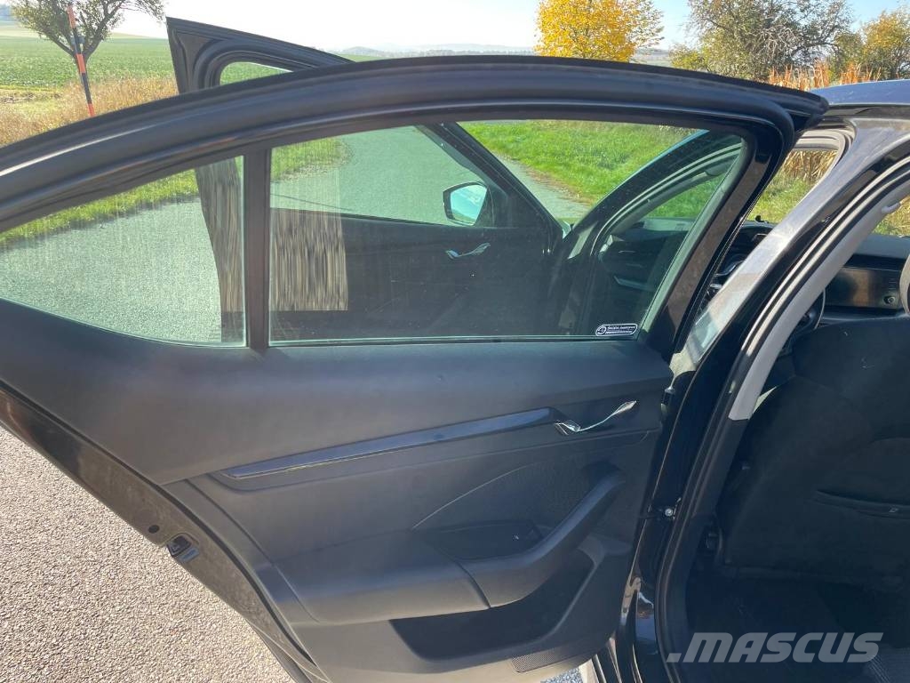 Škoda Octavia 自動車