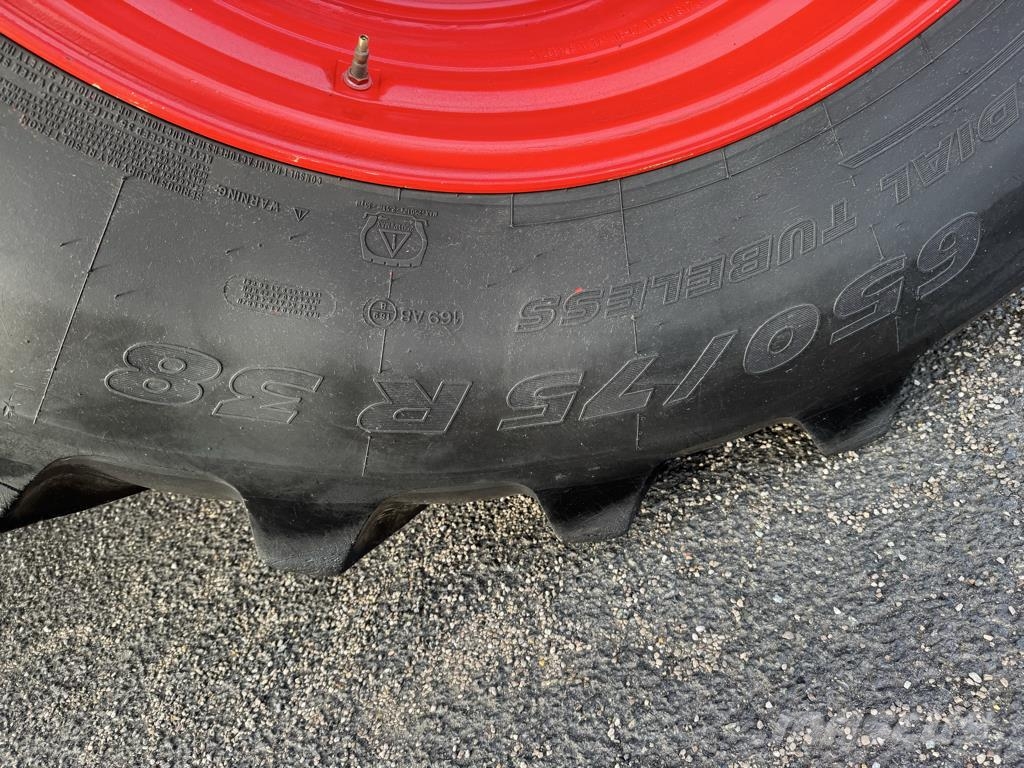 Fendt 724 VARIO PROFI + Traktori