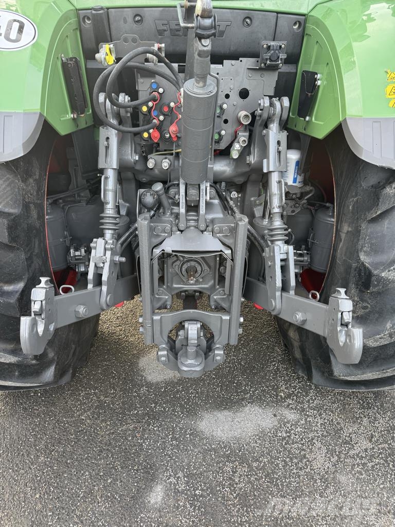 Fendt 724 VARIO PROFI + Traktori