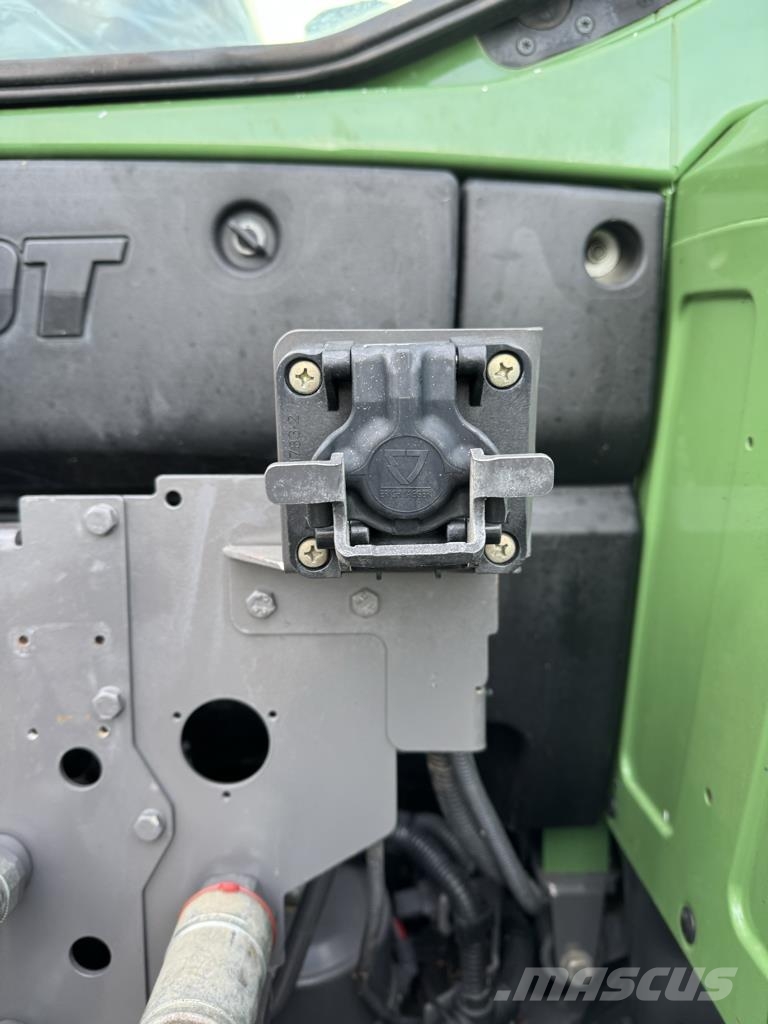 Fendt 724 VARIO PROFI + Traktori