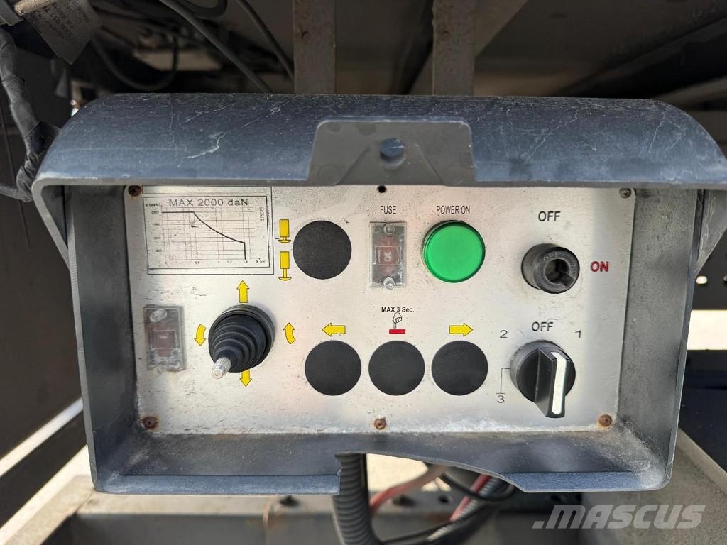 Mercedes-Benz Antos 2124 4X2 EURO 6 + ANTEO LIFT Furgons
