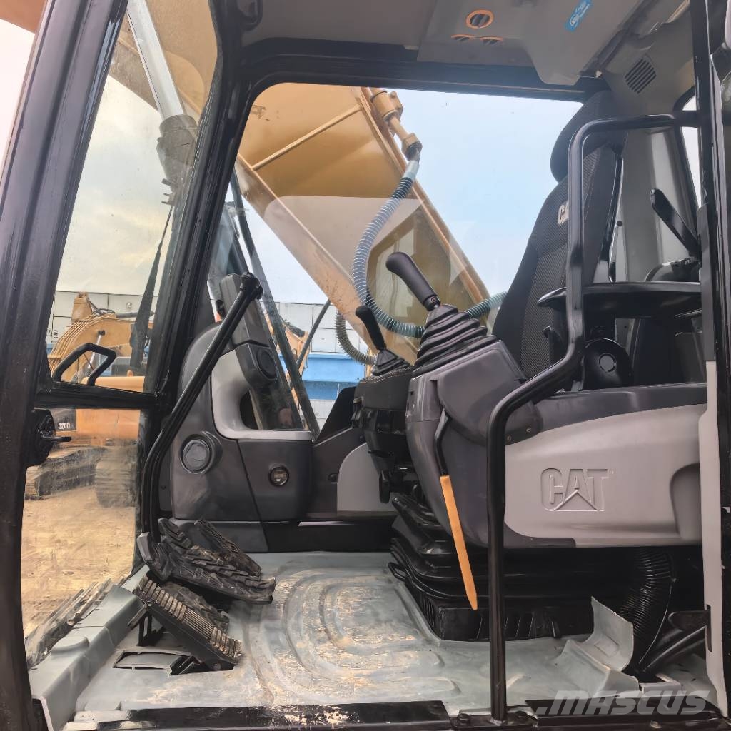CAT 320 D2L 중형굴삭기 7톤-28톤