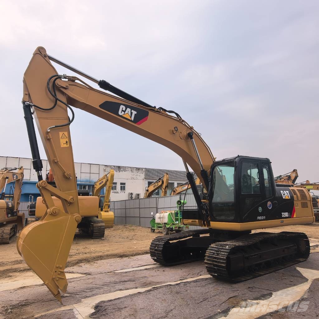 CAT 320 D2L 중형굴삭기 7톤-28톤