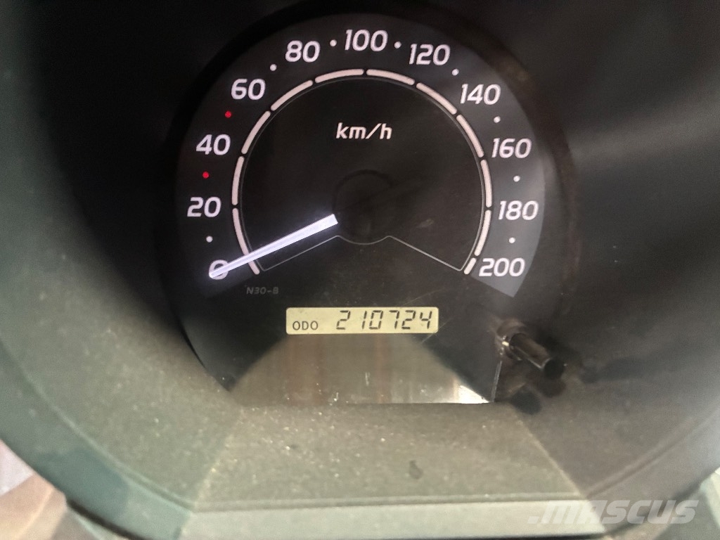 Toyota Hilux Vieglais kravas automobilis/izkraušana no sāniem
