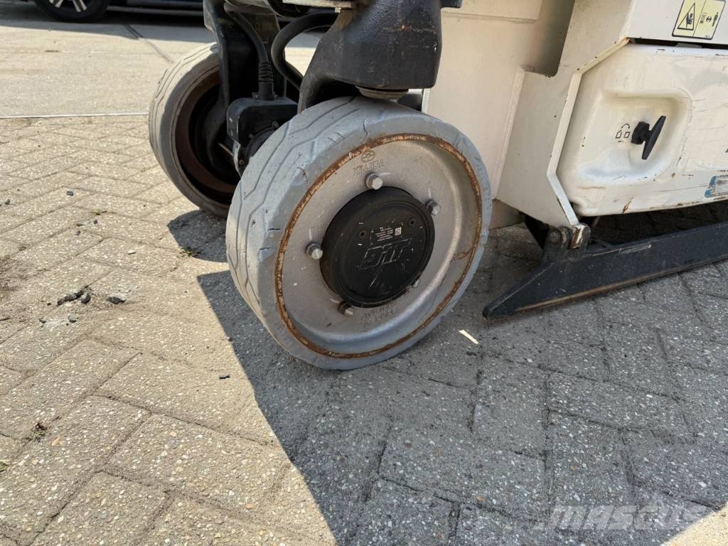 JLG 2630 ES schaar hoogwerker 10 meter Schaarhoogwerkers