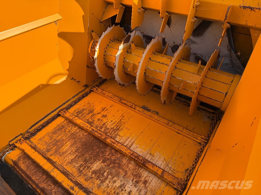 Lucas Raptor Telehandler St.BM آلات تمزيق الحزم وتقطيعها ونشرها