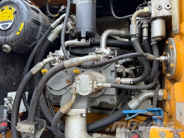 Liebherr R 946 Rupsgraafmachines