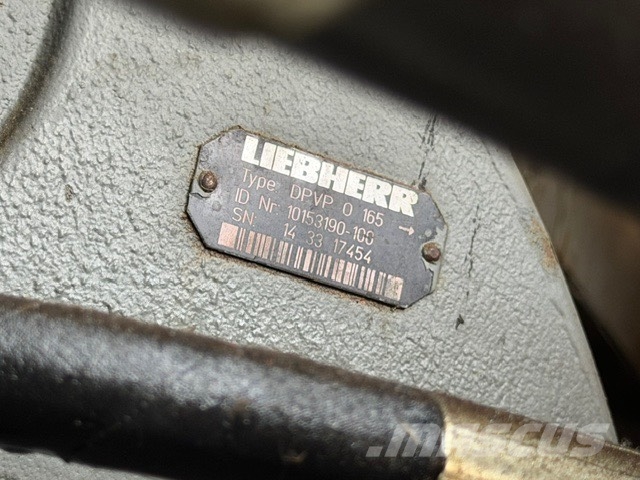 Liebherr R 946 Rupsgraafmachines