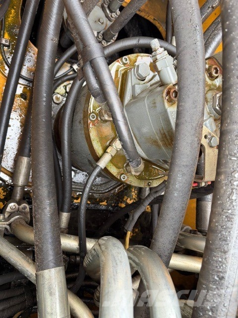Liebherr R 946 Rupsgraafmachines