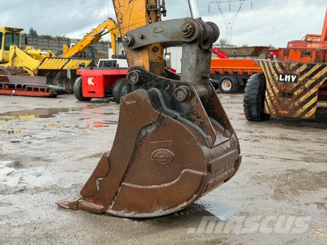 Liebherr R 946 Rupsgraafmachines