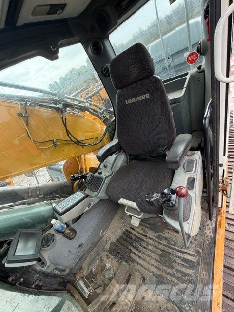 Liebherr R 946 Rupsgraafmachines