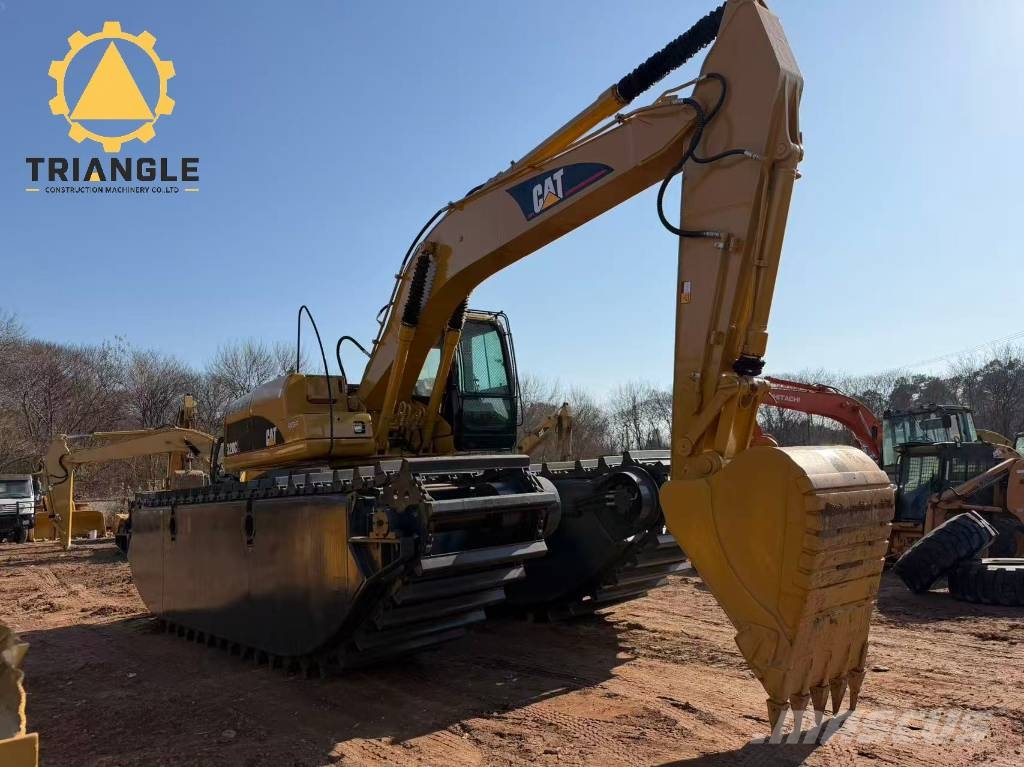 CAT 320 C L Amphibious Excavators